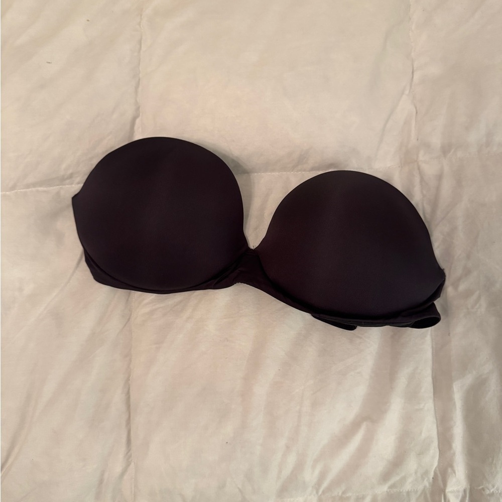 SKIMS Ultimate Strapless Push-Up Bra in Onyx - Picture 3 of 4